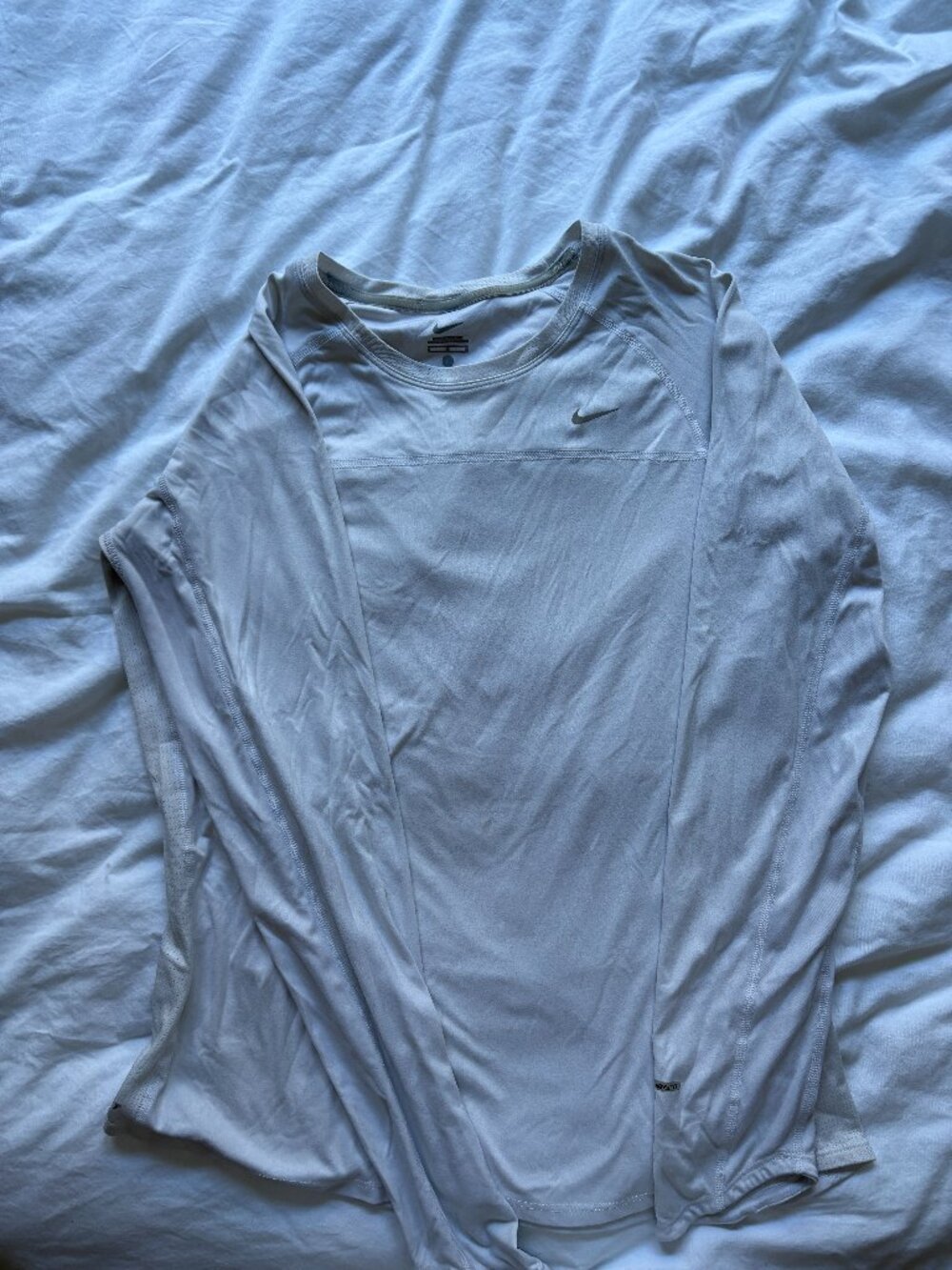white nike long sleeved top